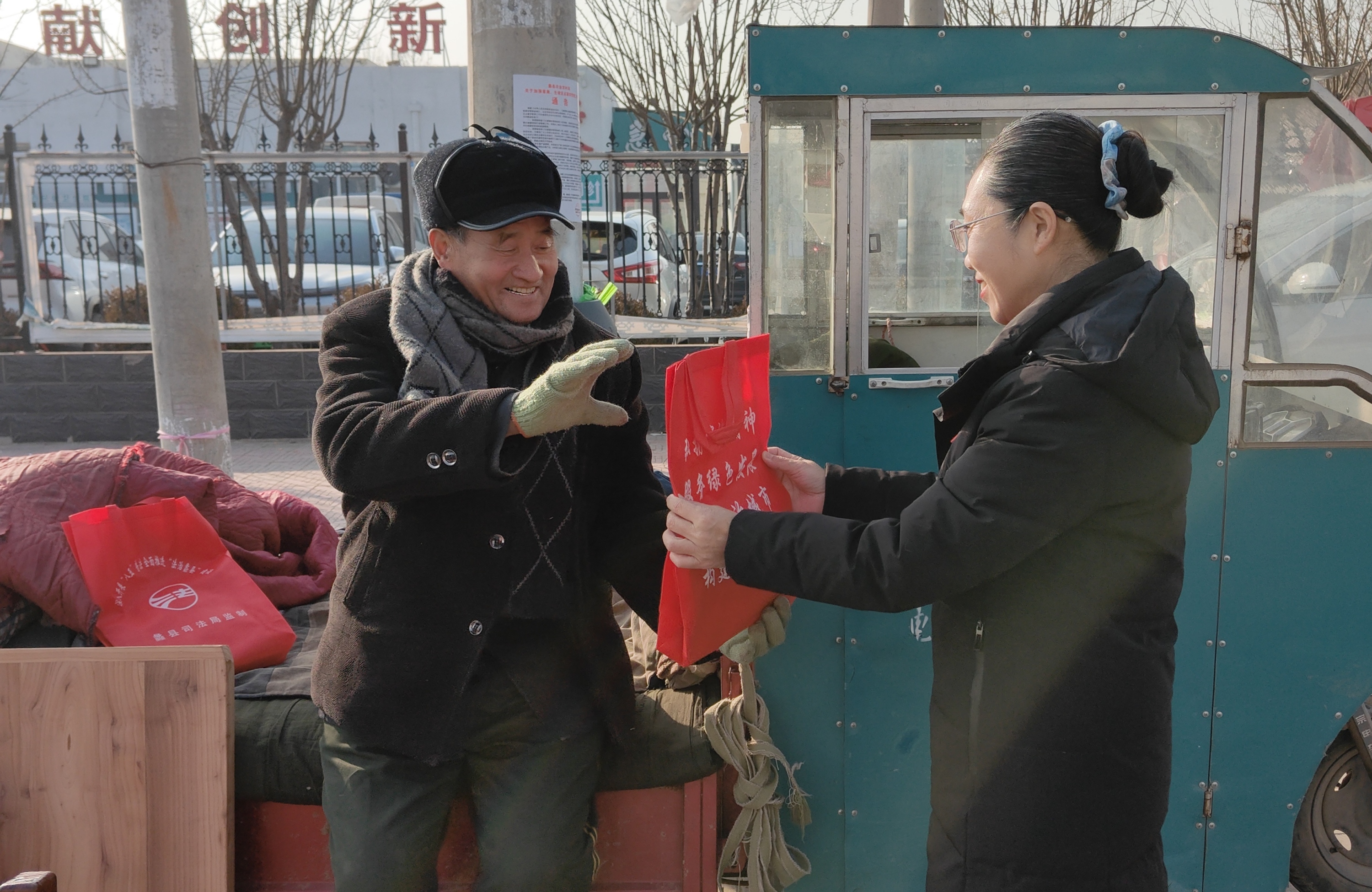 河北蠡县：大集普法护钱袋 司法护航过新春​​_fororder_0002