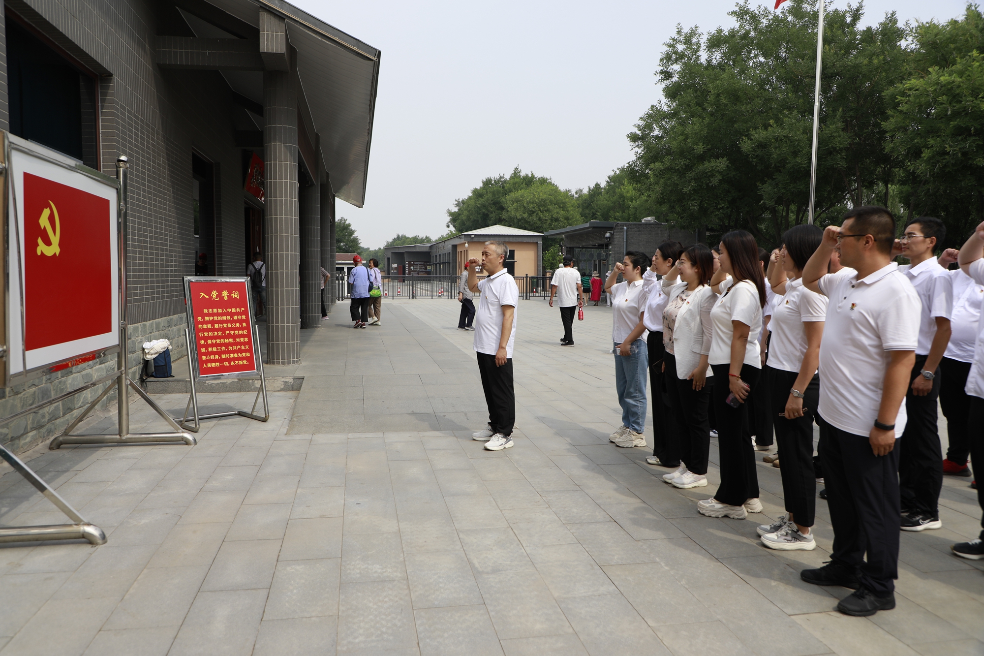 图片默认标题_fororder_重温入党誓词 摄影 颜丽媛