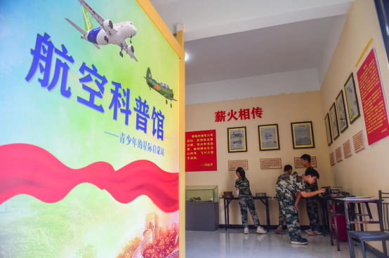 “中国好人”张长生为老区孩子捐献航空器件_fororder_“中国好人”张长生为老区孩子捐献航空器件21