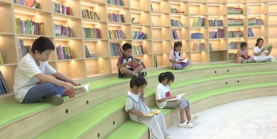 石家庄市鹿泉区：西山林语城市书屋 点亮全民阅读新生活_fororder_图片1