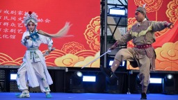 石家庄湾里庙步行街：名家票友同台献艺 梨园薪火接续相传