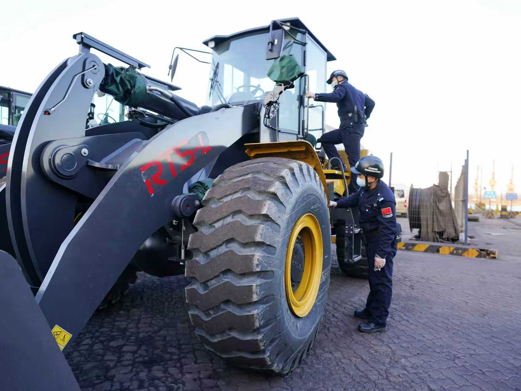 寒潮里的“通关暖流”——唐山边检站让“一带一路”跨境运输货物不“降温”_fororder_f13c8a176b1ccf7f3585855fffcd241e