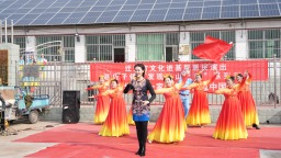 河北迁安：“四季村晚”搭台 民族团结放声
