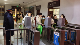 保定徐水：护航春运“暖心路”