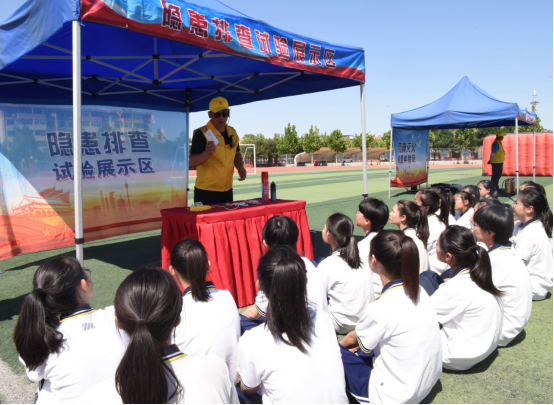 全省应急安全体验活动走进沧州第十八中学 “沉浸式”教育筑牢安全防线_fororder_全省应急安全体验活动走进沧州第十八中学 “沉浸式”教育筑牢安全防线(1)463
