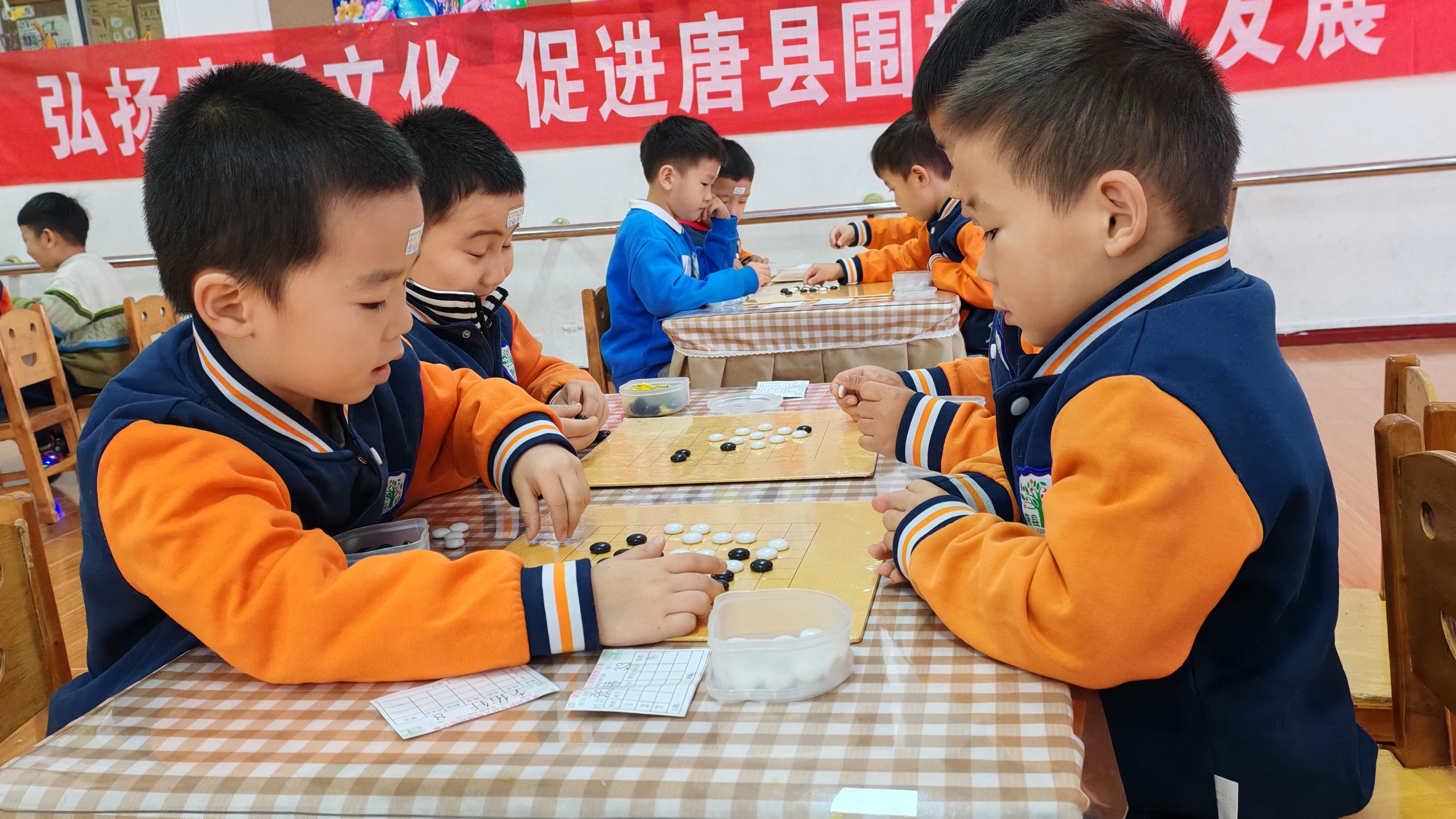 河北唐县：黑白对弈 “棋”乐无穷