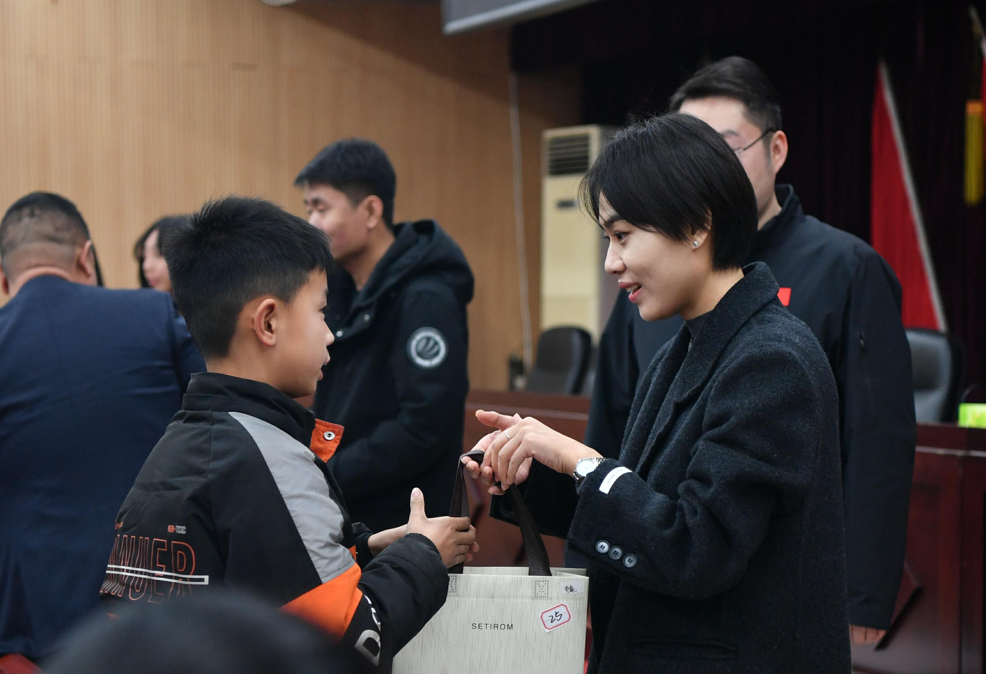 河北迁安:点亮微心愿 温暖一座城
