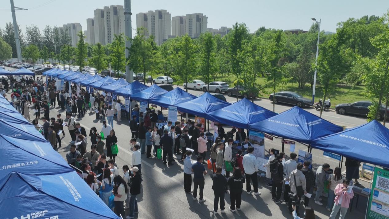 石家庄市鹿泉区2025年民营企业服务月暨校企专场招聘会举办_fororder_图片1