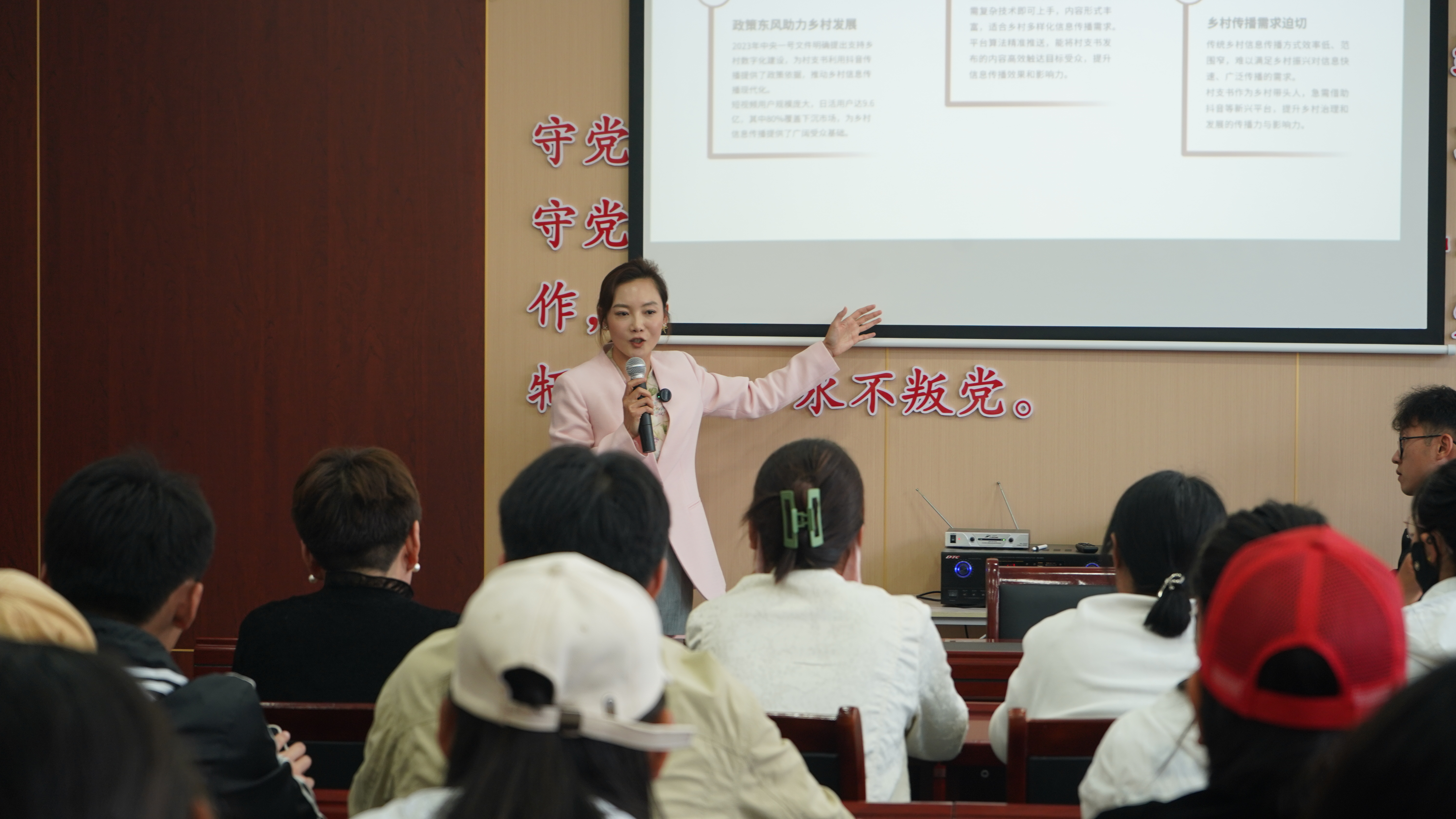 河北曲阳：开办网络直播课堂 赋能乡村产业发展_fororder_河北曲阳：开办网络直播课堂 赋能乡村产业发展2