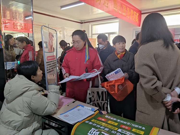 借“春风”送“暖岗”—河北望都举办2025年“春风行动”现场招聘会_fororder_图1