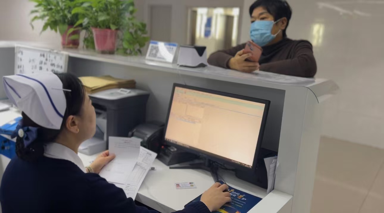 保定市满城区：一站式“床旁结算” 让患者“零跑腿”