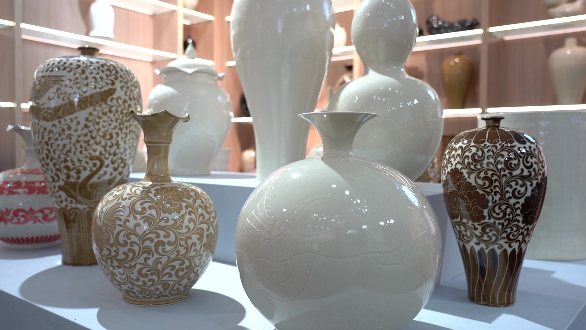 河北曲阳定瓷小镇:匠心制作瓷器 助力乡村振兴