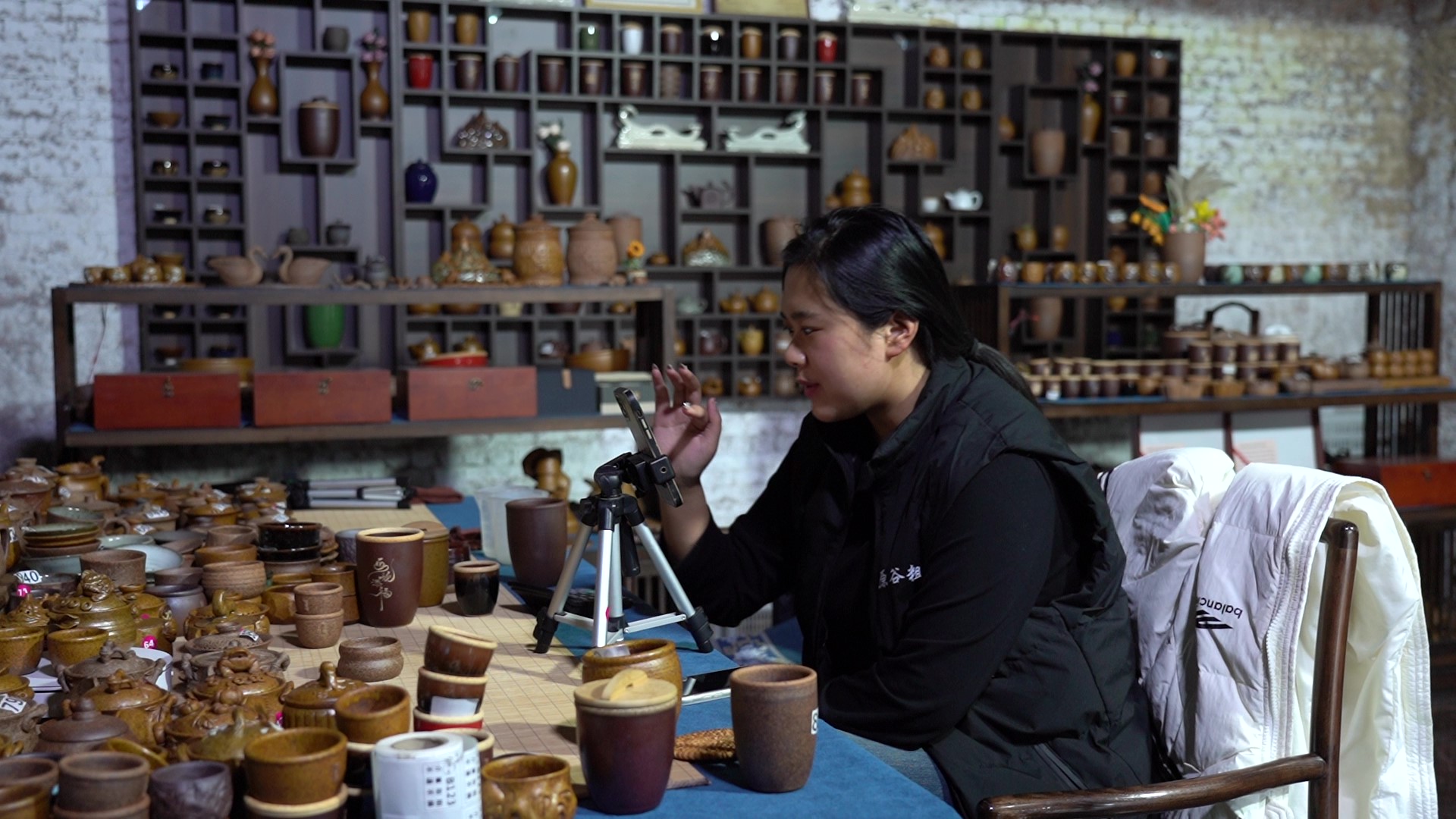 河北曲阳定瓷小镇:匠心制作瓷器 助力乡村振兴