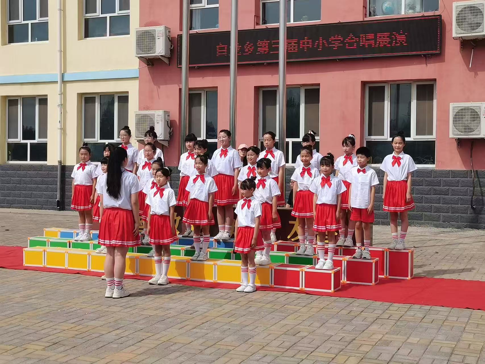 保定市满城区：以歌声致敬时代 用童年点亮未来_fororder_满城区白龙乡举行“第三届马兰花开遍太行山校园艺术节——中小学合唱展演活动” 摄影 王婷婷