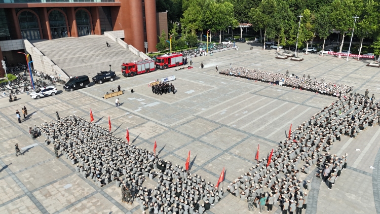 保定市莲池区：国家安全进校园 全面筑牢青春安全防线_fororder_图片一：9月9日，保定市莲池区委与河北大学联合举办“国家安全进校园”系列主题活动。（刘宗泽摄）