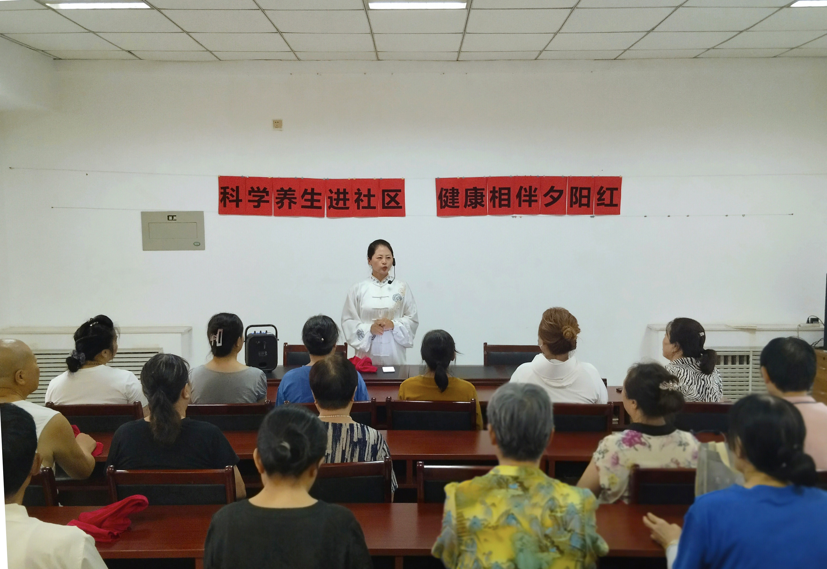 遵化:“健康小课堂”让社区变成“幸福加油站”_fororder_科学养生进社区活动现场  遵化市文化路街道供图