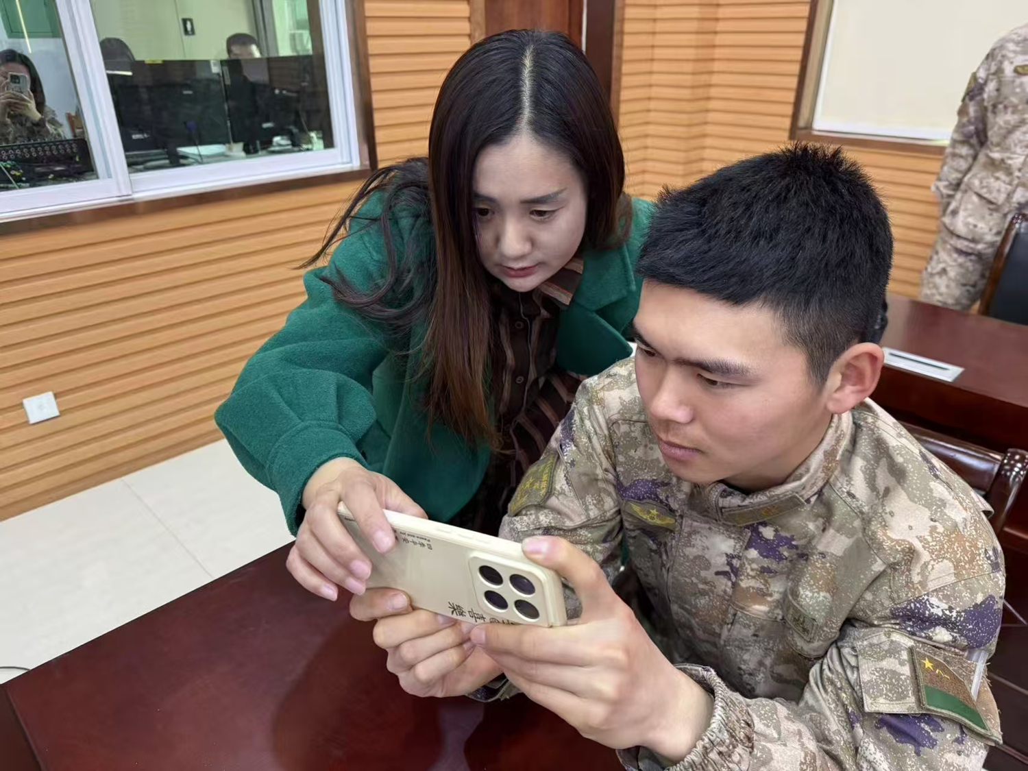 双争有我丨保定市满城区：聚焦强军梦 共绘新时代_fororder_带领官兵现场实操 摄影 朱爱萍