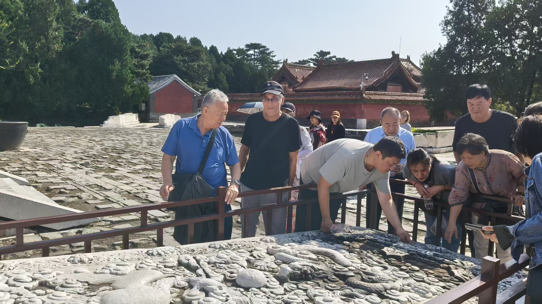 遵化：国庆假期旅游市场热力十足_fororder_图为游客在清东陵参观 清东陵景区供图
