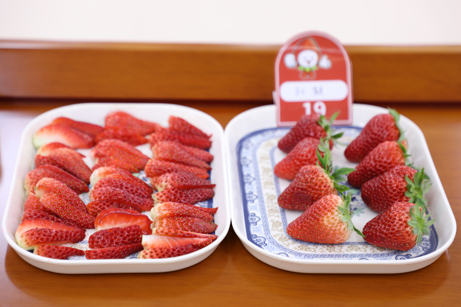 保定市满城区举行2025年我最喜爱的“金草莓”品鉴评比活动_fororder_个大饱满的草莓 摄影 南双双