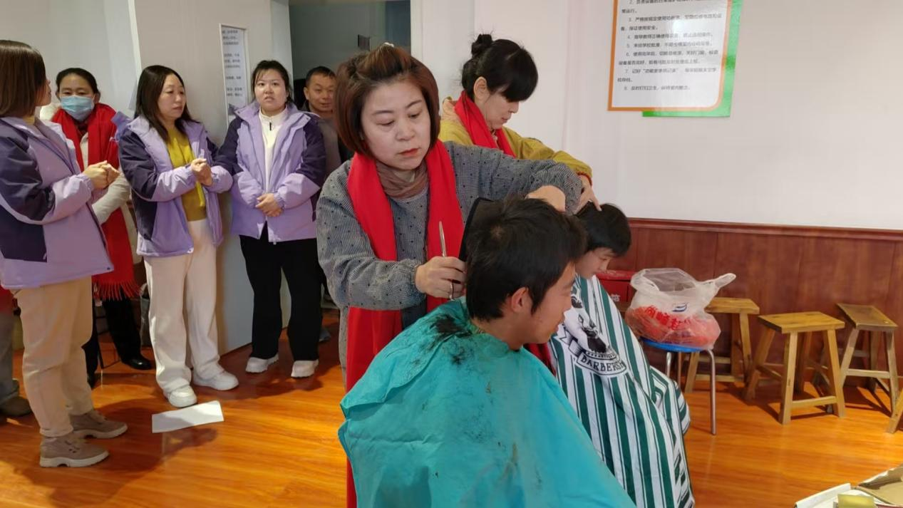 河北泊头：慰问送温暖 关怀暖人心
