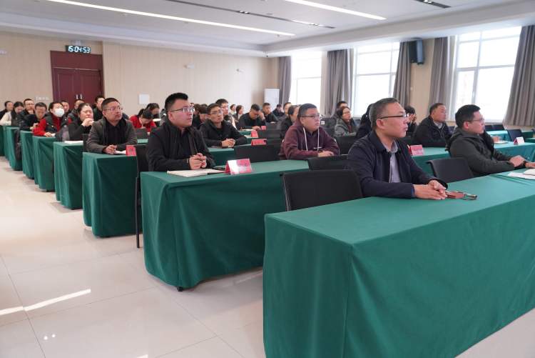 保定清苑：电商培训 助推“媒体+产业”高效发展_fororder_清苑区电商发展培训现场。1摄影 王磊