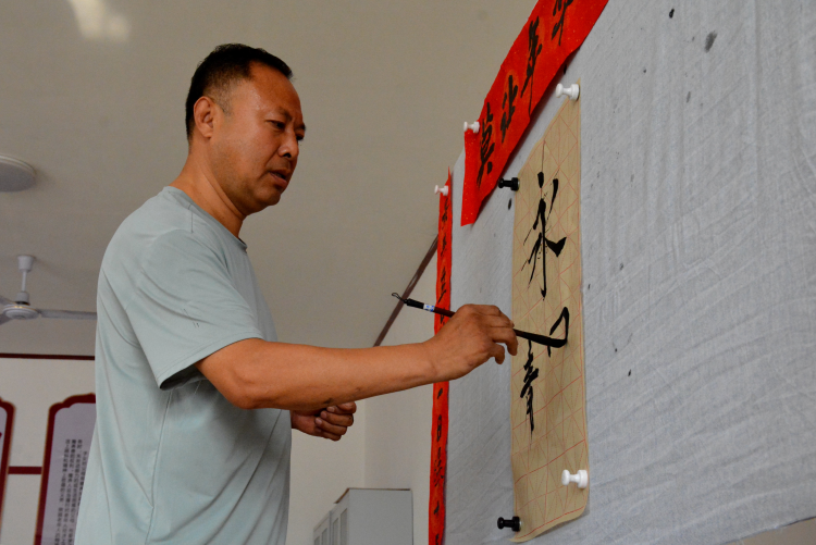 河北献县：翰墨飘香润童心 公益书法助传承_fororder_图片2