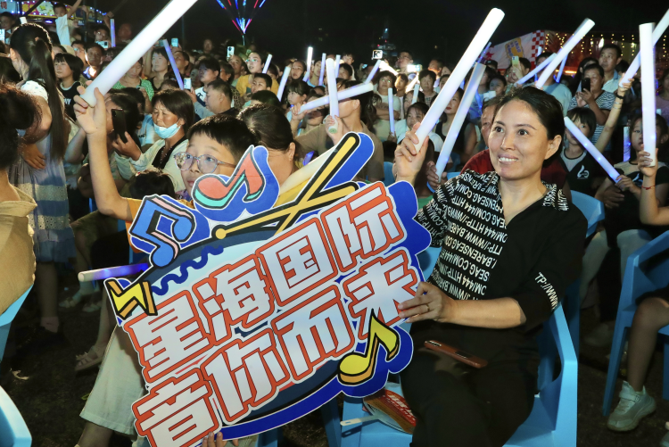 河北东光：“消夏音乐季”点燃城市夜经济_fororder_图片8