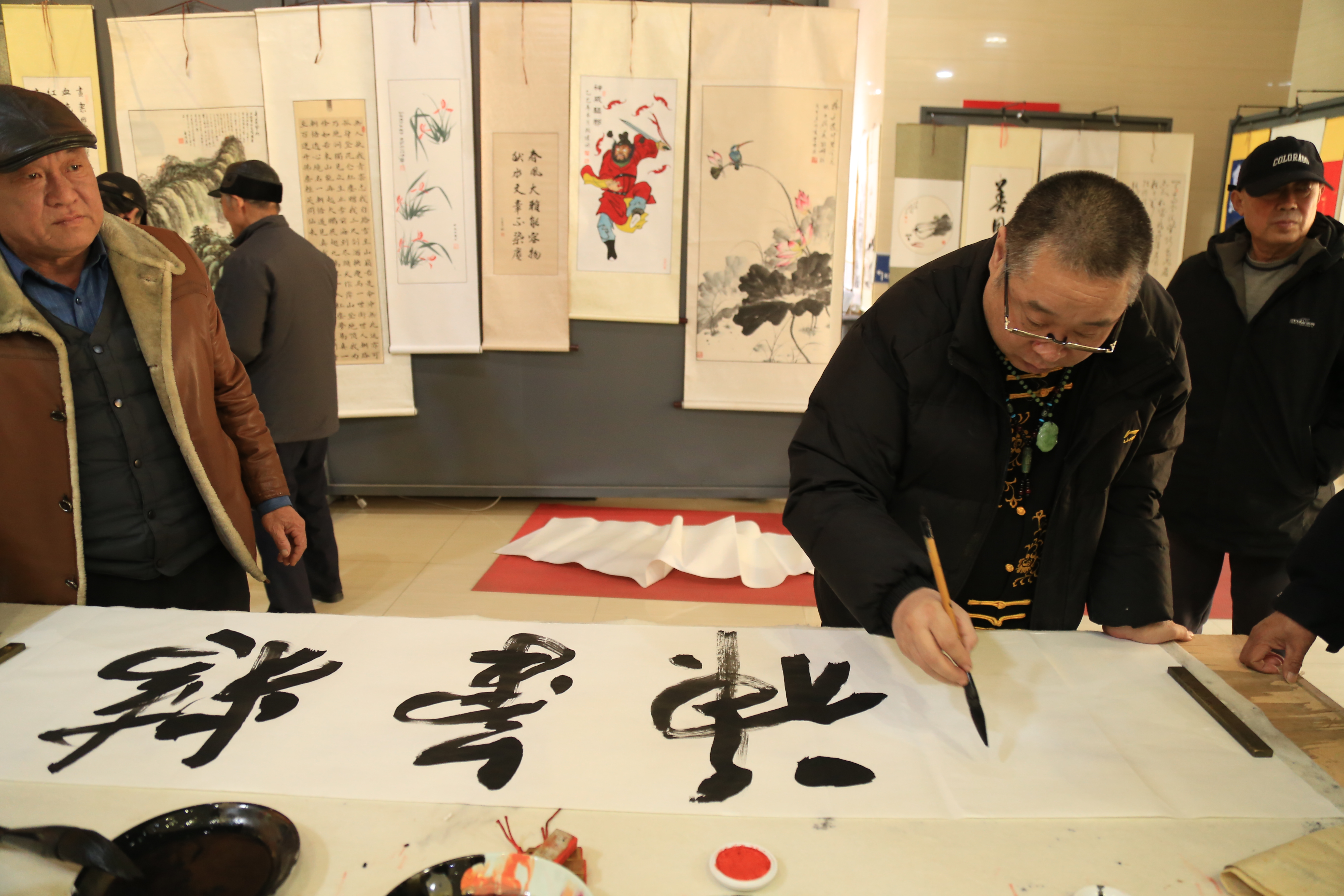 河北蠡县迎新春大型书画展为群众送上 “文化大餐”_fororder_0002 (1)