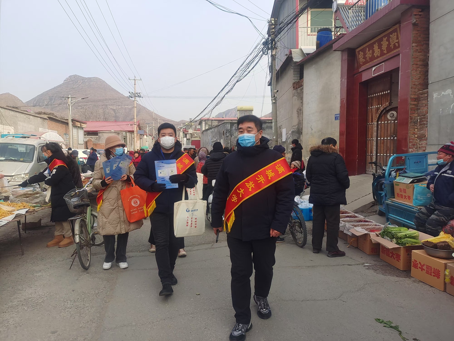 保定市满城区：招生赶大集 送福进万家