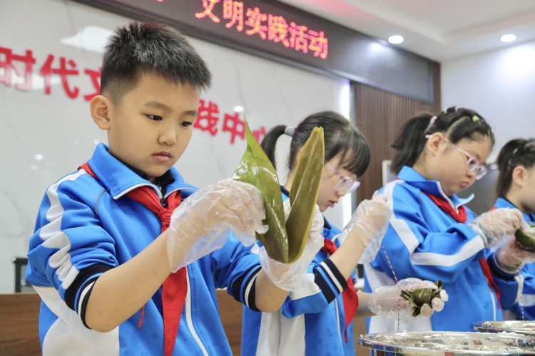 河北东光：粽香飘童趣 巧手传非遗_fororder_图片 4