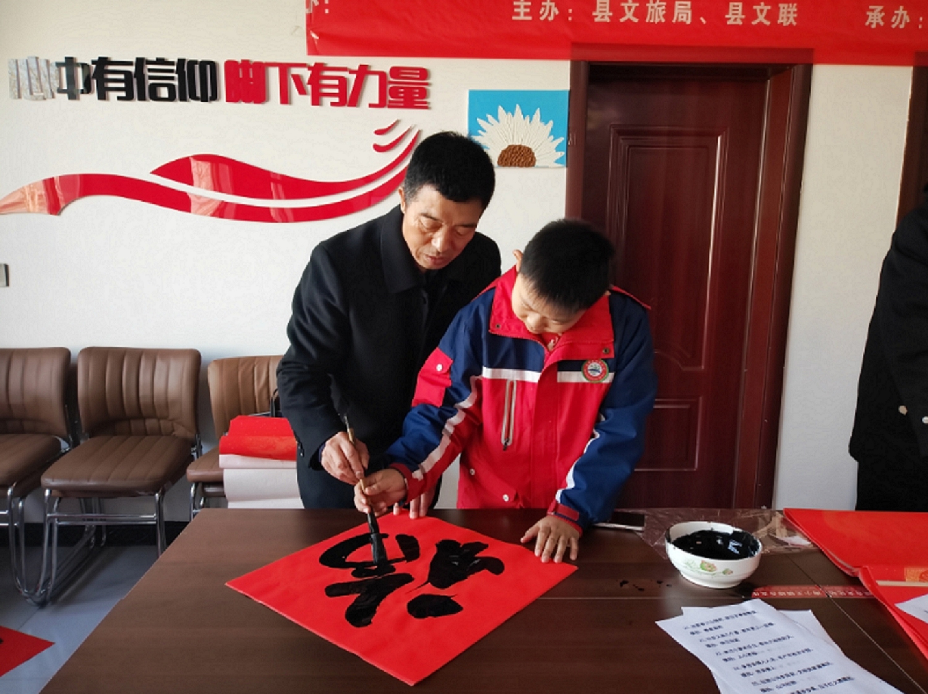 保定博野：“万福迎春”墨飘香 公益春联暖人心