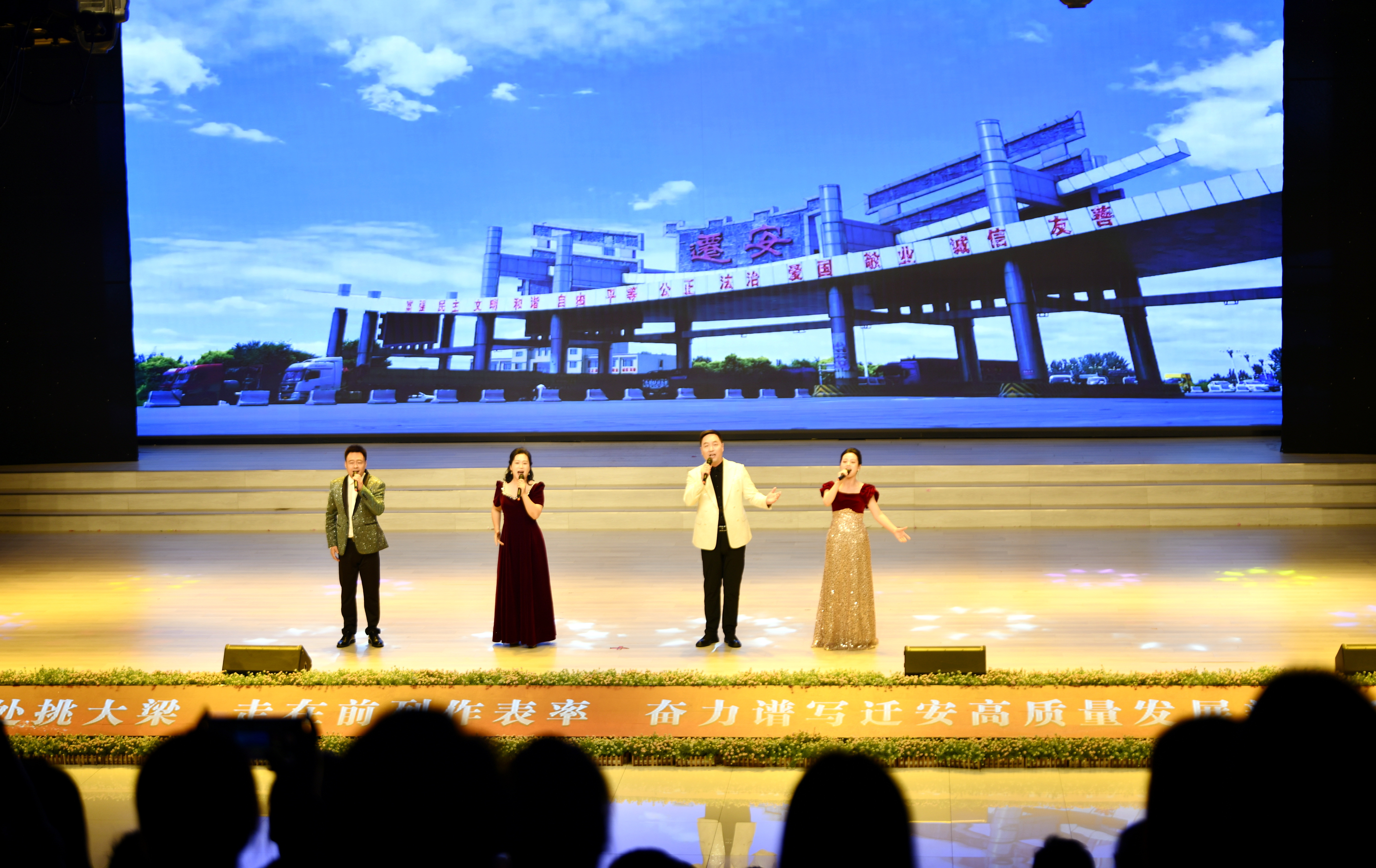 河北迁安：“我心中的迁安城市精神”演讲比赛激发奋进热潮_fororder_节目《水城迁安》。梁玉水摄.JPG