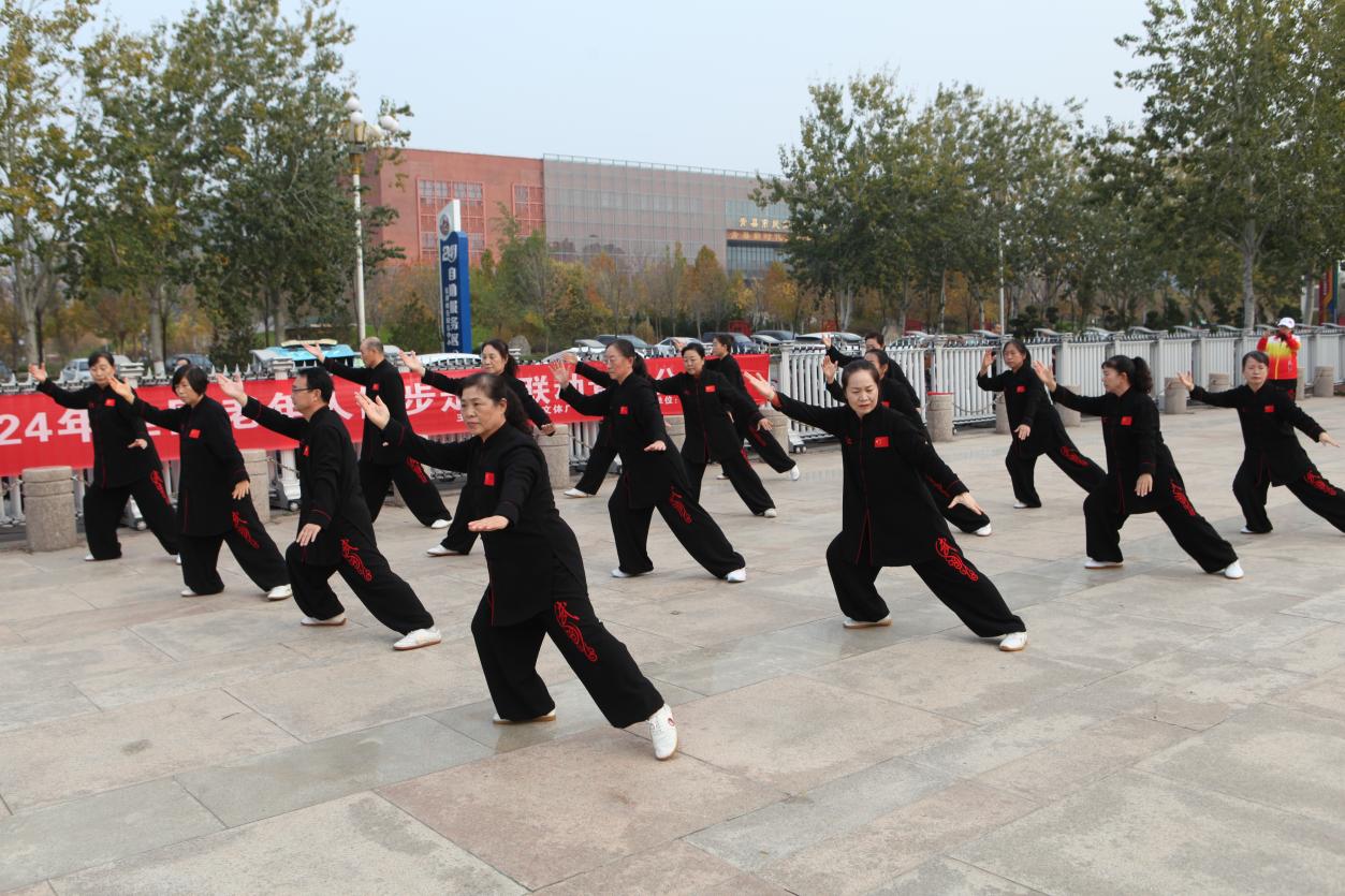 河北青县:老年人健步走大联动 乐享多彩活力晚年