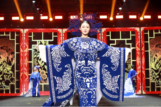 河北沧县：第八届河北时装周启幕 时尚潮流涌动狮城_fororder_河北沧县：第八届河北时装周启幕 时尚潮流涌动狮城920