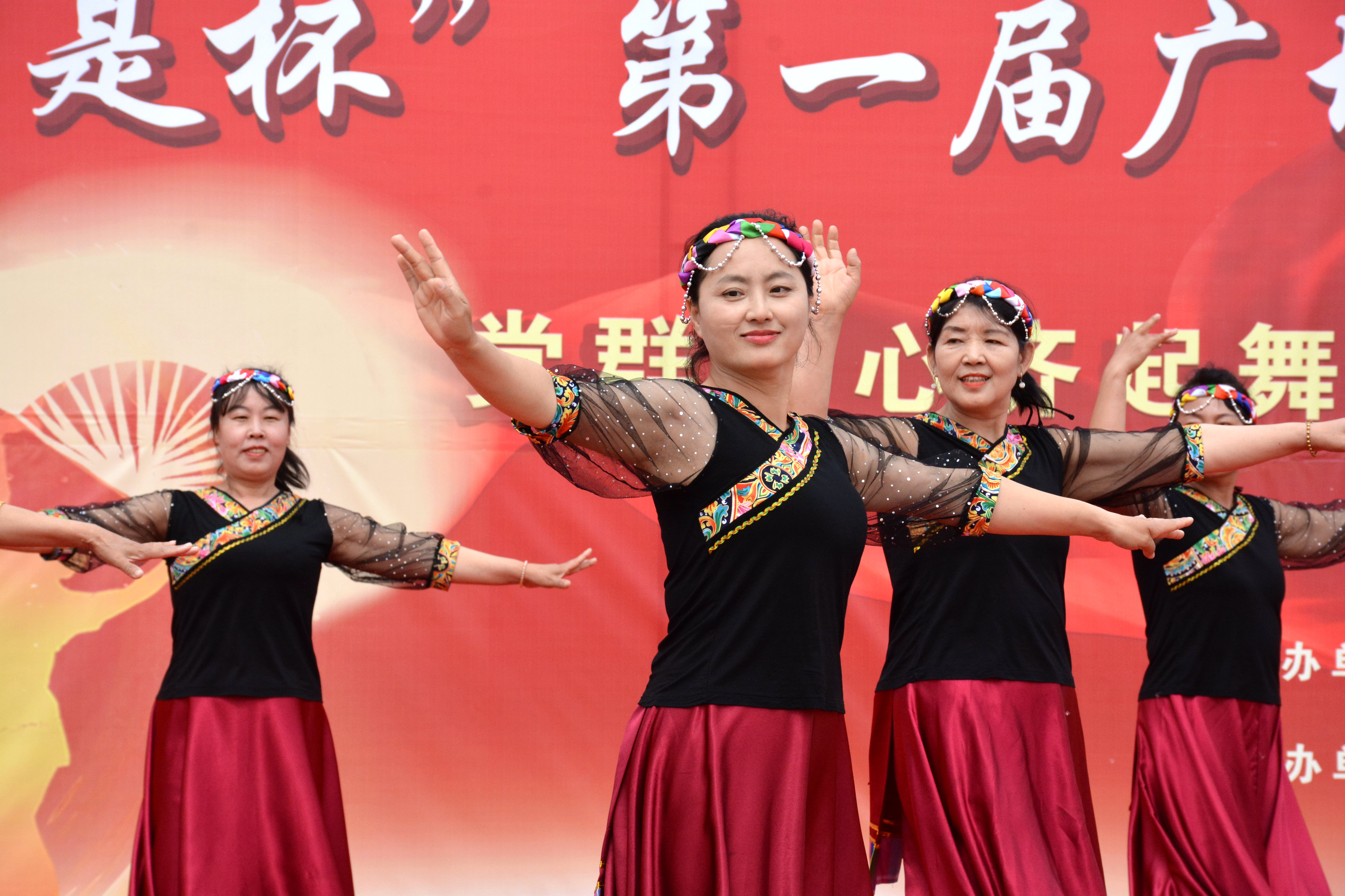 河北献县：舞步飞扬竞风采 全民共舞燃激情_fororder_图片 3