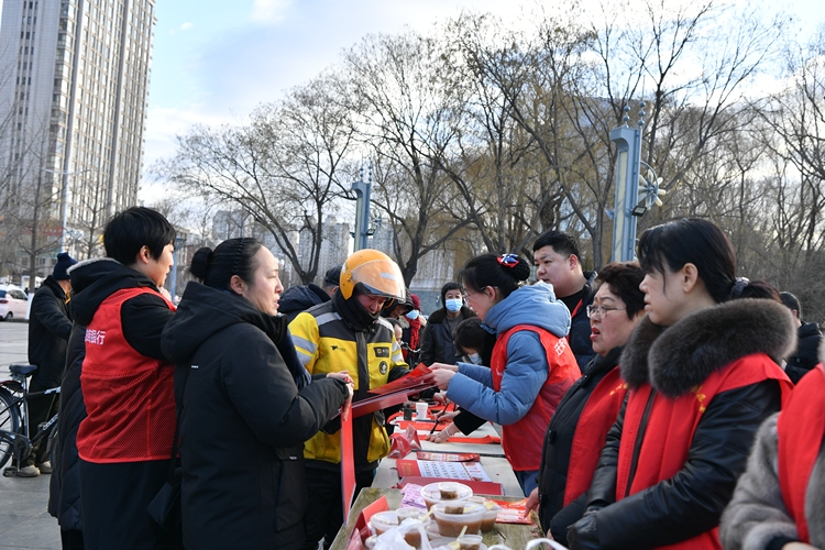 河北迁安：冬日腊八粥 暖“新”更暖“心”