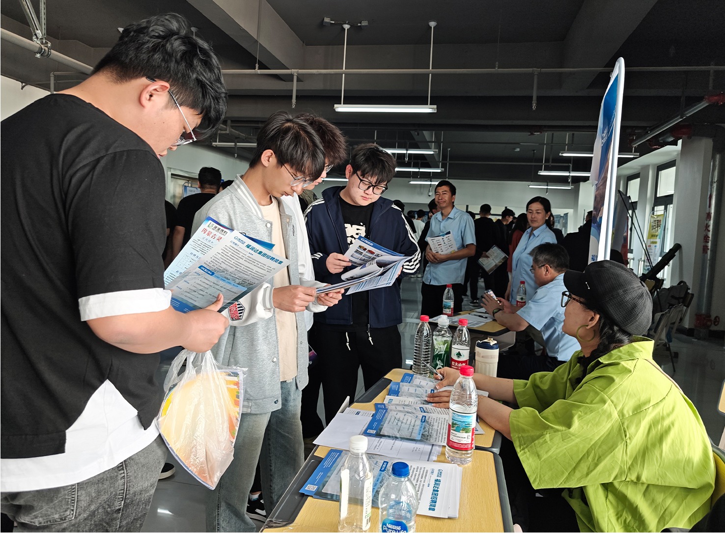 石家庄科技职业学院举办“青春绽放 职面未来”2025年毕业生校园双选会_fororder_4