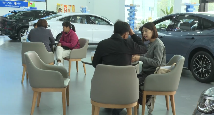 石家庄市鹿泉区：以旧换新 为汽车消费“加油”
