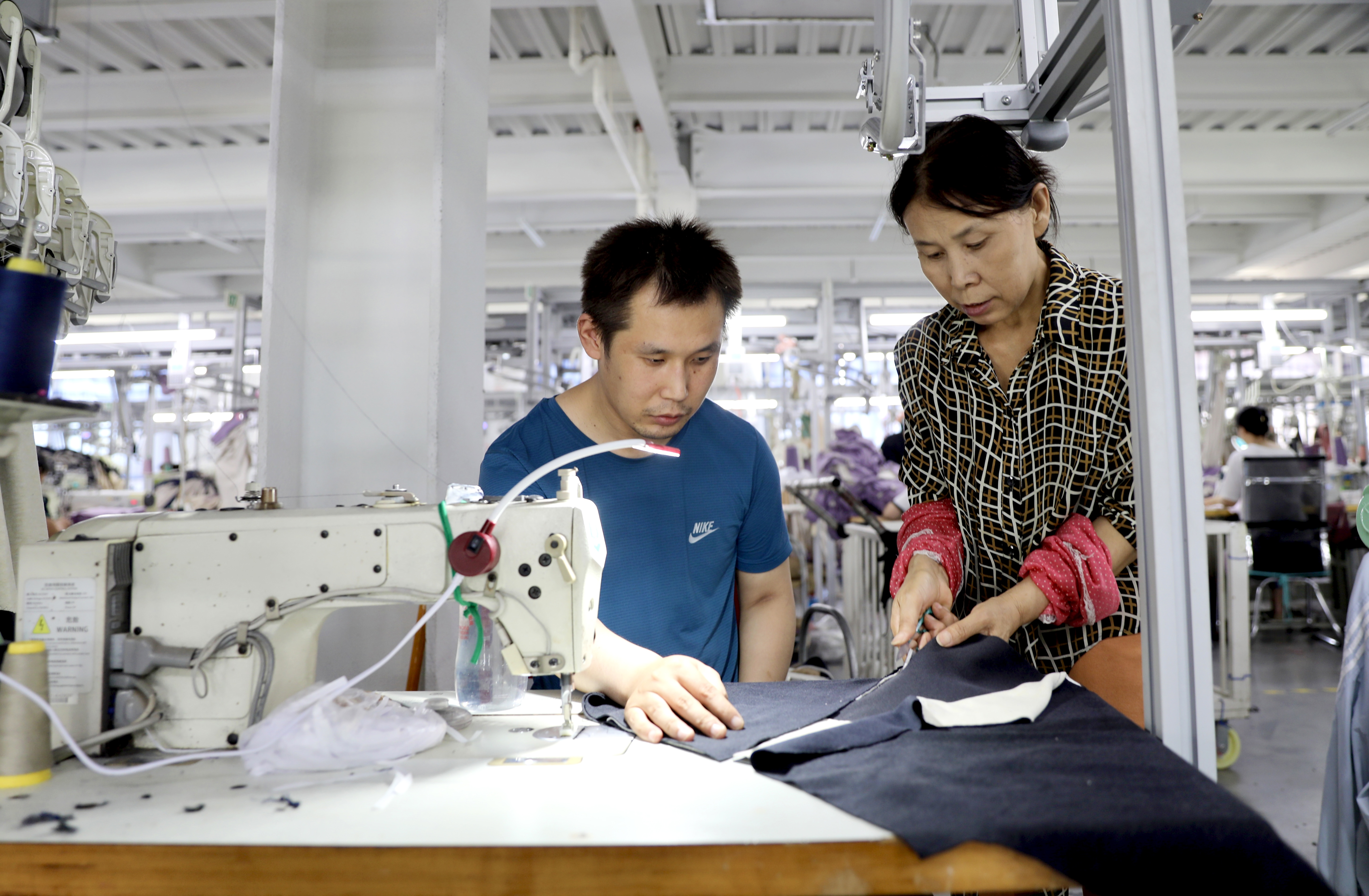 河北肃宁：大服装产业链实现高质量发展_fororder_图片2