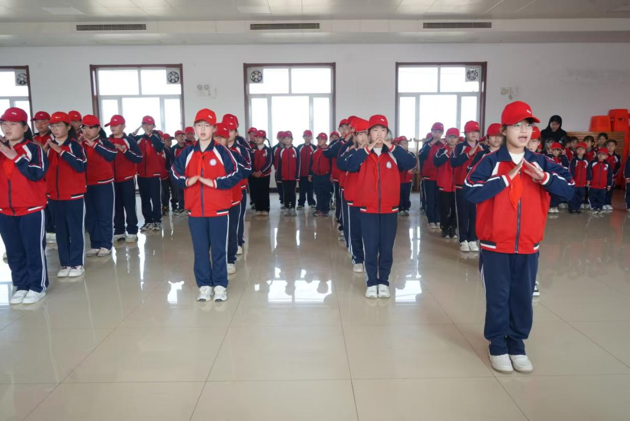 河北海兴：校园奏响雷锋曲 爱心传递敬老人_fororder_图片3