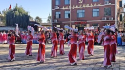 河北定兴：广场舞大赛舞出文明乡风