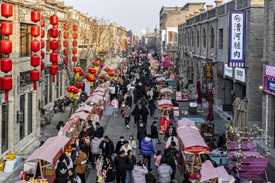 后厨搬进国际农交会！保定徐水“驴火”揽客吸粉_fororder_徐水驴肉火烧进旅游景区。崔联联 摄