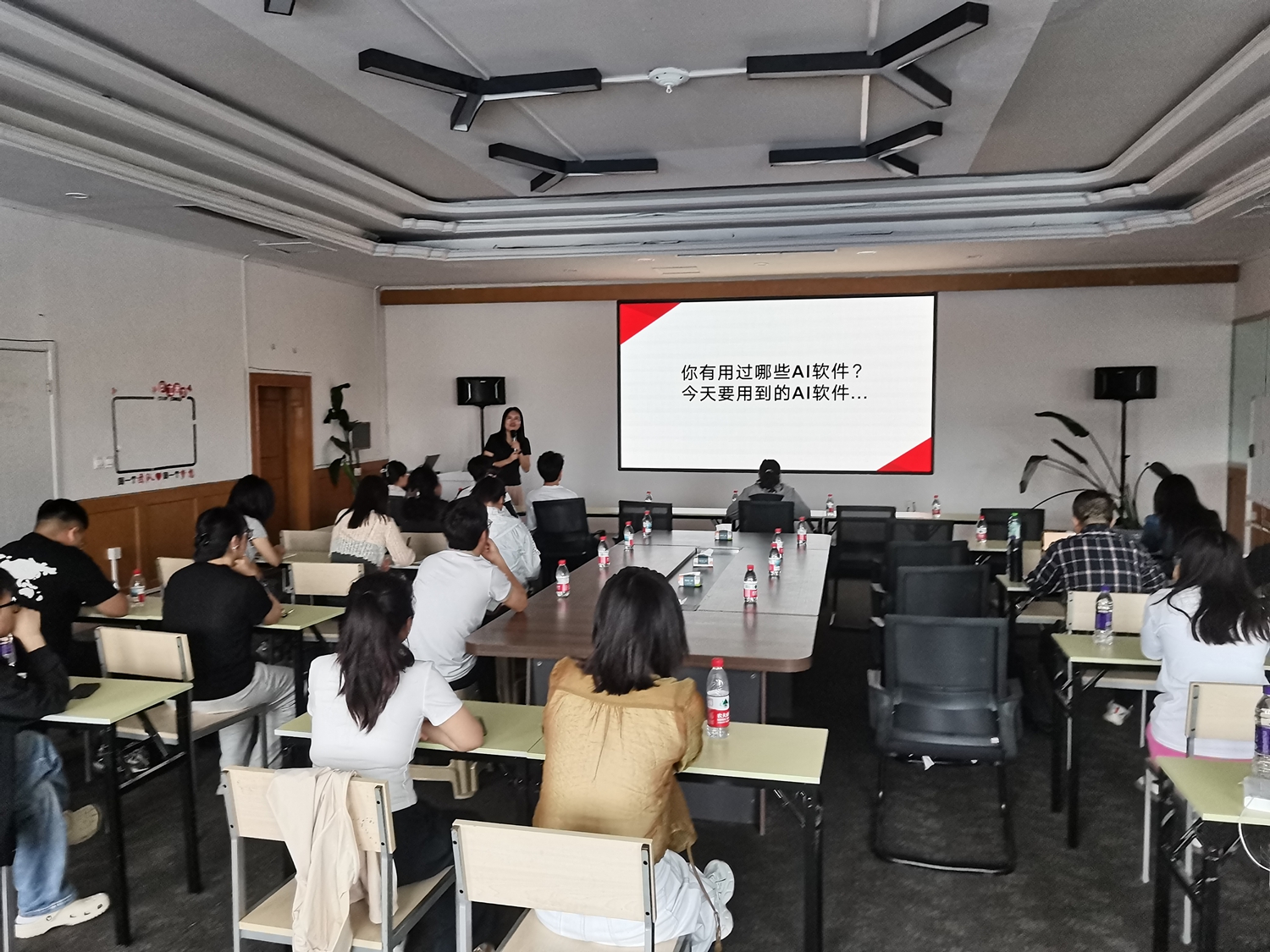 保定市满城区：AI赋能新电商 助力纸企育新人_fororder_满城区工信局举行“AI赋能电商业务提升”专题培训 摄影 高佳琪