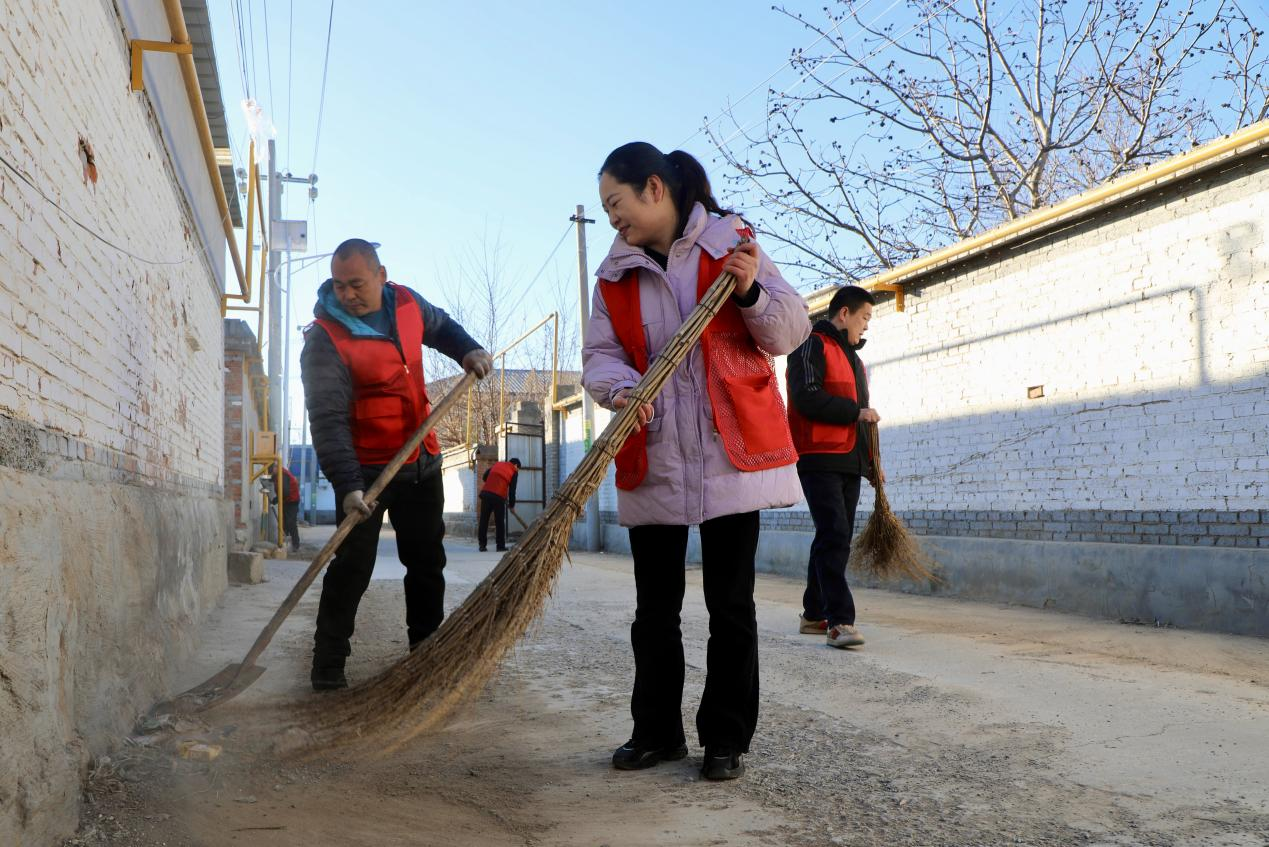 河北涞水：“周三服务日”为民排忧解难
