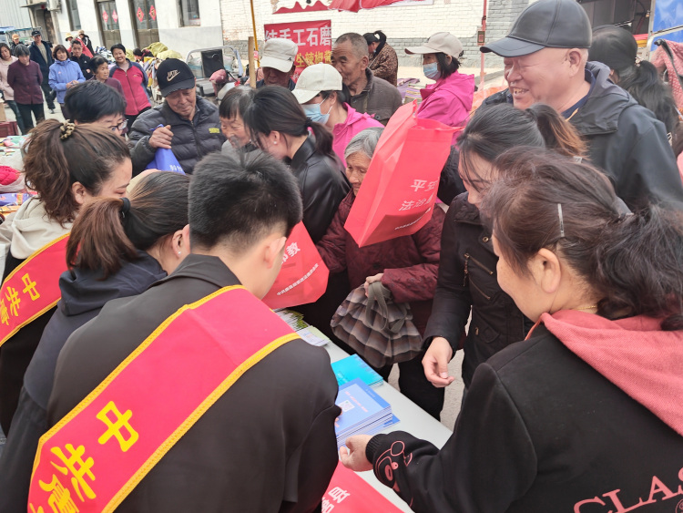 河北唐县：普法“赶庙会” 法治入人心_fororder_宣传活动受到群众的欢迎