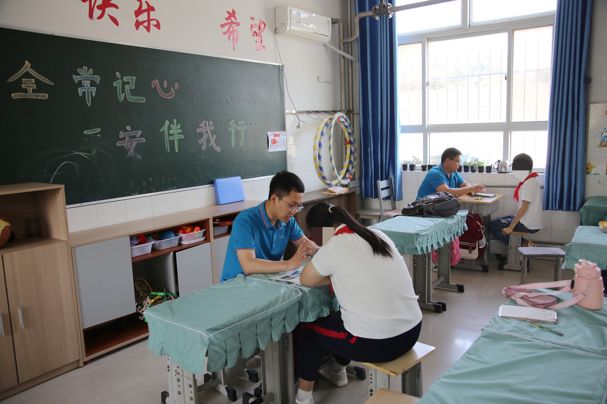 保定市满城区：凝聚社会合力 共筑助残暖阳_fororder_保定市助康儿童康复中心为特教学生提供康复服务 摄影 张辰泽