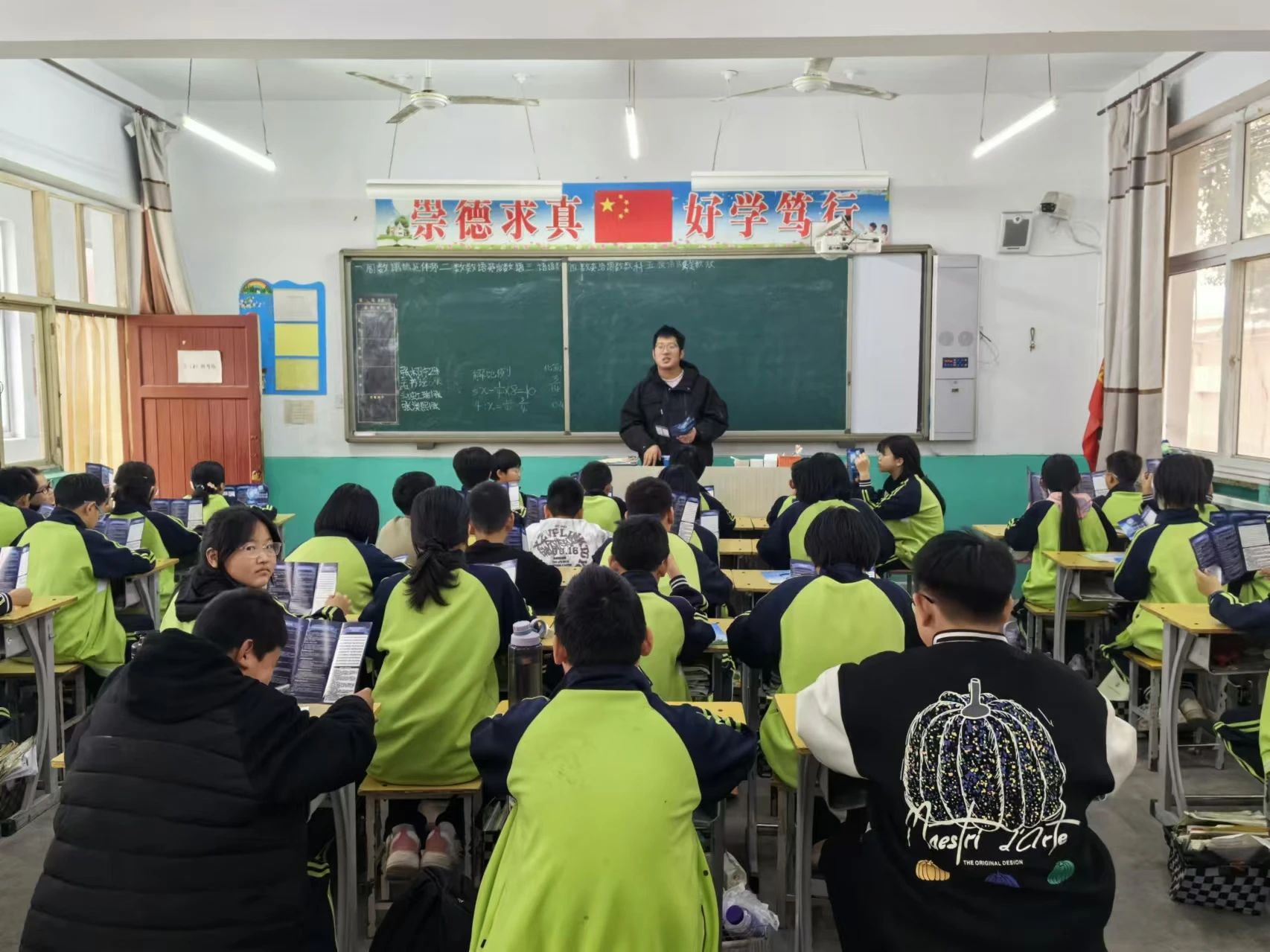 晋州市委网信办开展“清朗·燕赵净网2024”网络生态治理专项行动主题宣传进校园活动