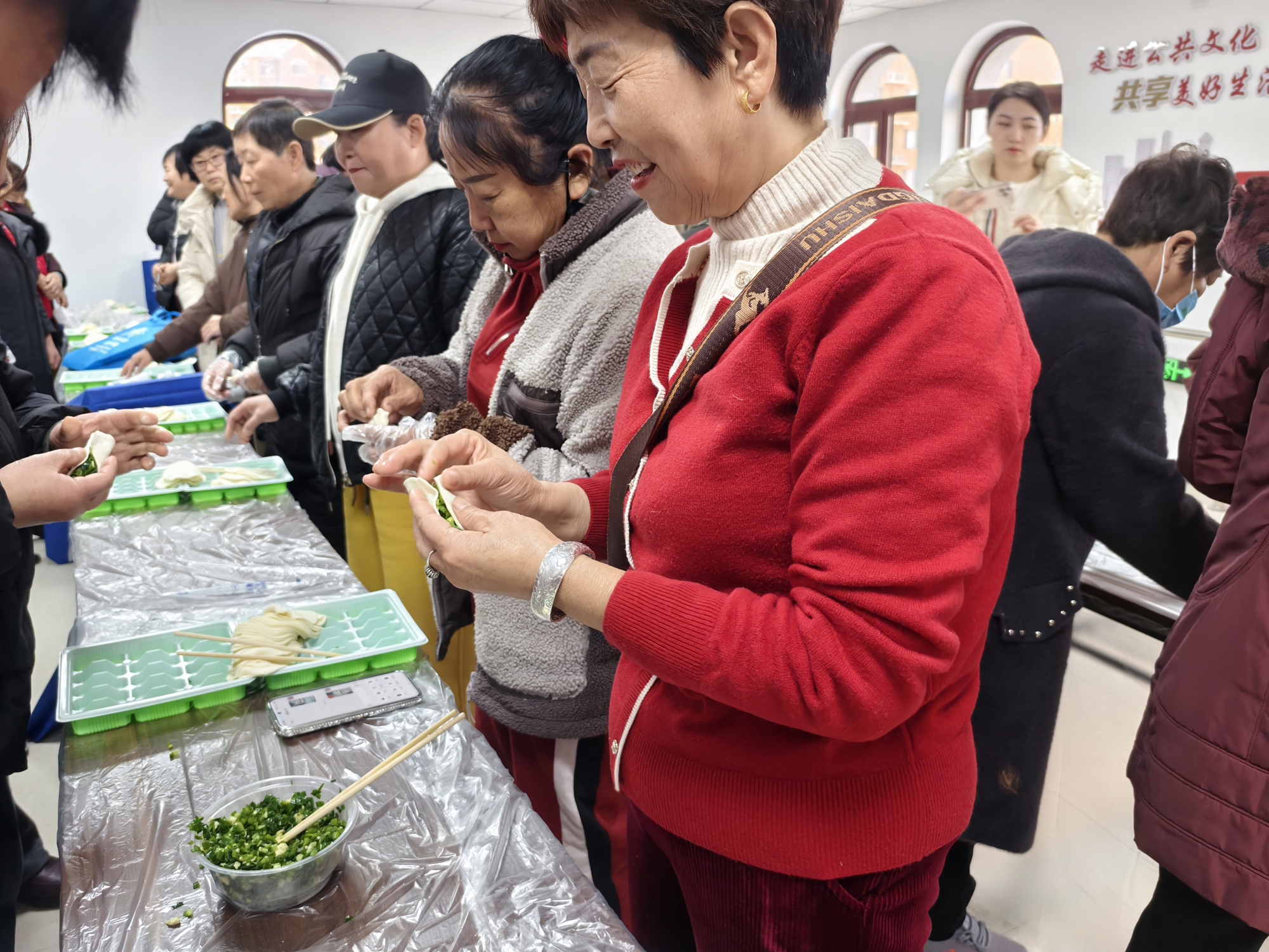 保定市满城区：包饺子 品年味 传递冬日温情