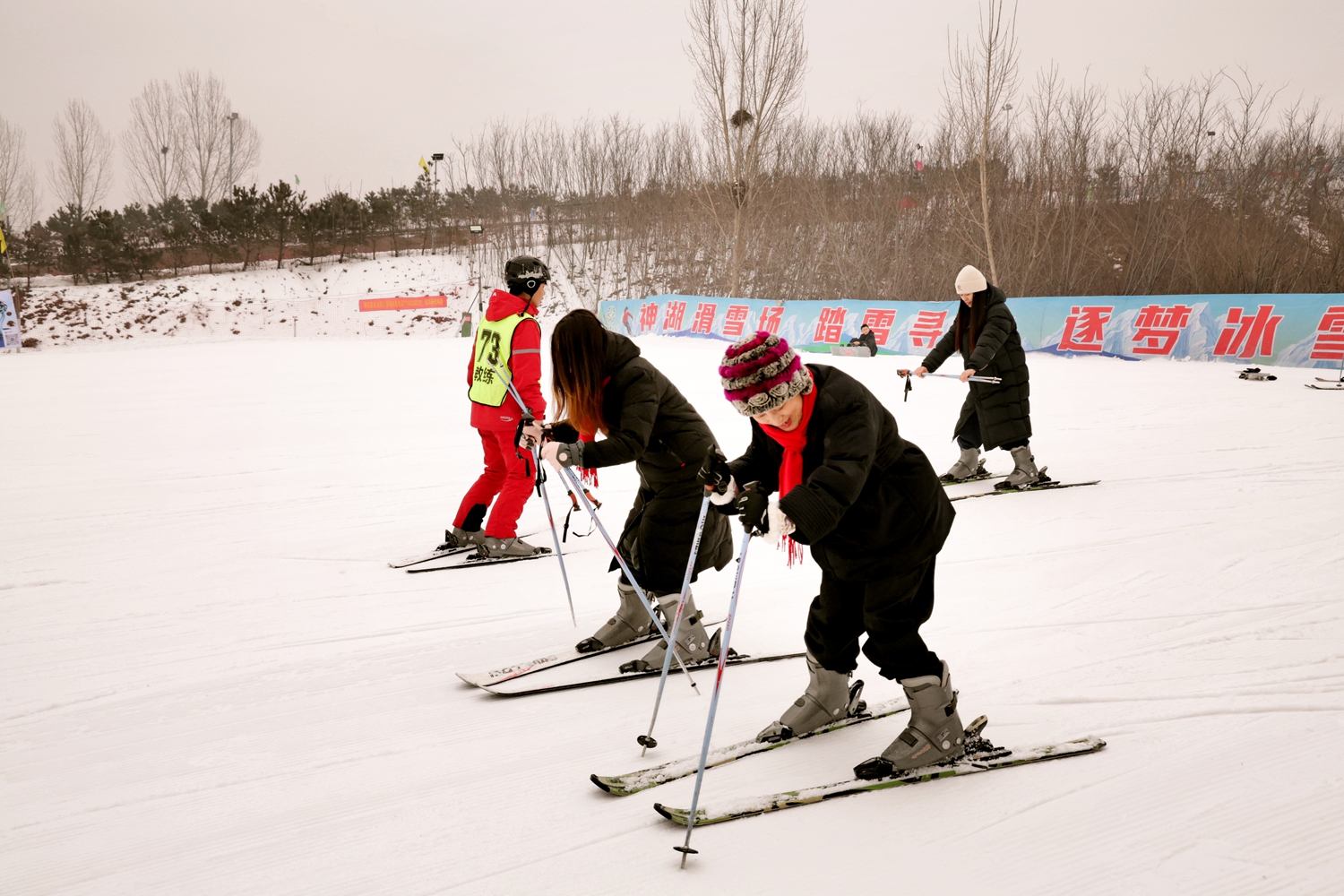 图片默认标题_fororder_滑雪技巧比赛现场 摄影 陈占良