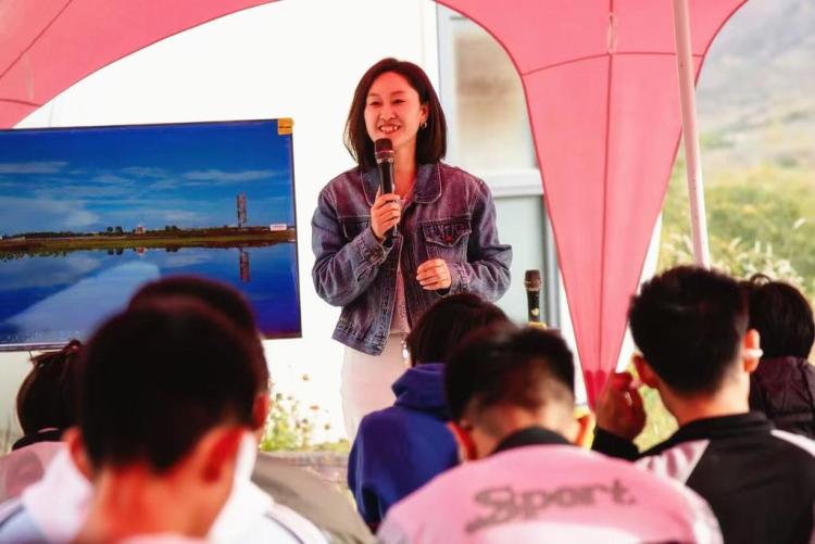 “天幕课堂”开讲，“新农人”学艺促振兴_fororder_202510170fd861c4879b4c25bc424e4fa5d3c0b9_9b316271ebe2479dab83cbfce548fd4b (1)